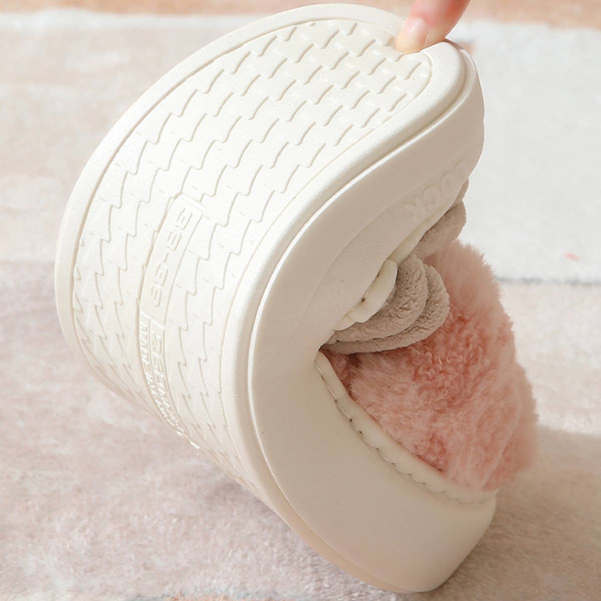 Pink Checkered Fuzzy Slippers – Cozy Indoor House Shoes for Women